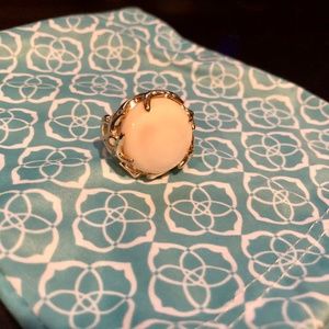 Kendra Scott Jewelry - Kendra Scott Shannon Cocktail Ring in White Pearl Kendra Scott Jewelry - Kendra Scott Shannon Cocktail Ring in White Pearl